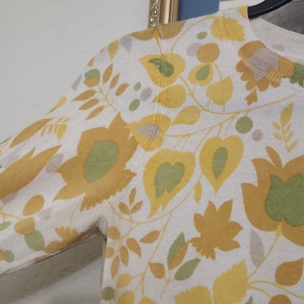 Boden Wool Floral Cardigan with button detail on the back size 4 Cottagecore - Picture 4 of 10